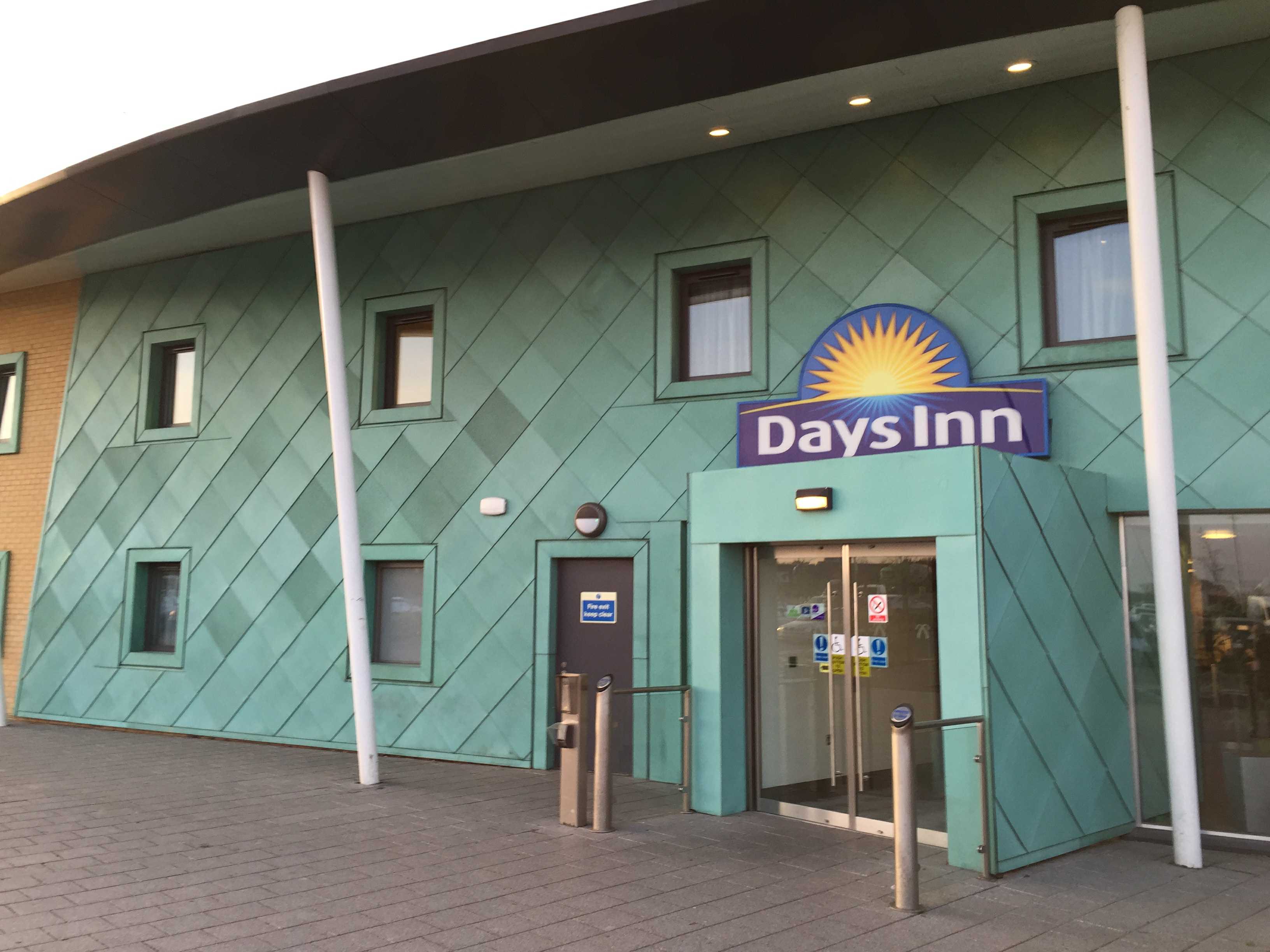 A Days Inn hotel building with a green facade from suppliers of aluminium panels