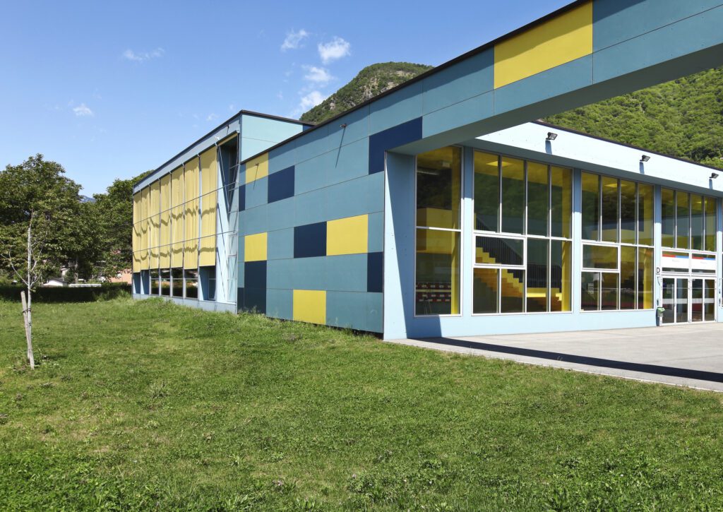 aluminium panels in buildings in a new school